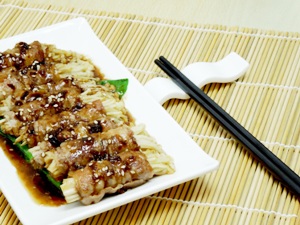 日式金菇牛肉卷拌時菜 (HK$58)