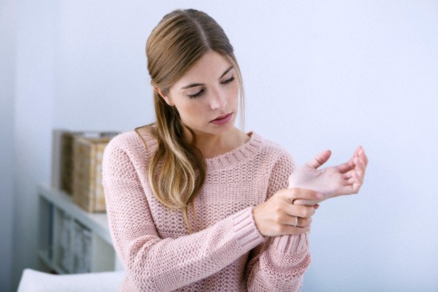 PAINFUL WRIST IN A WOMAN